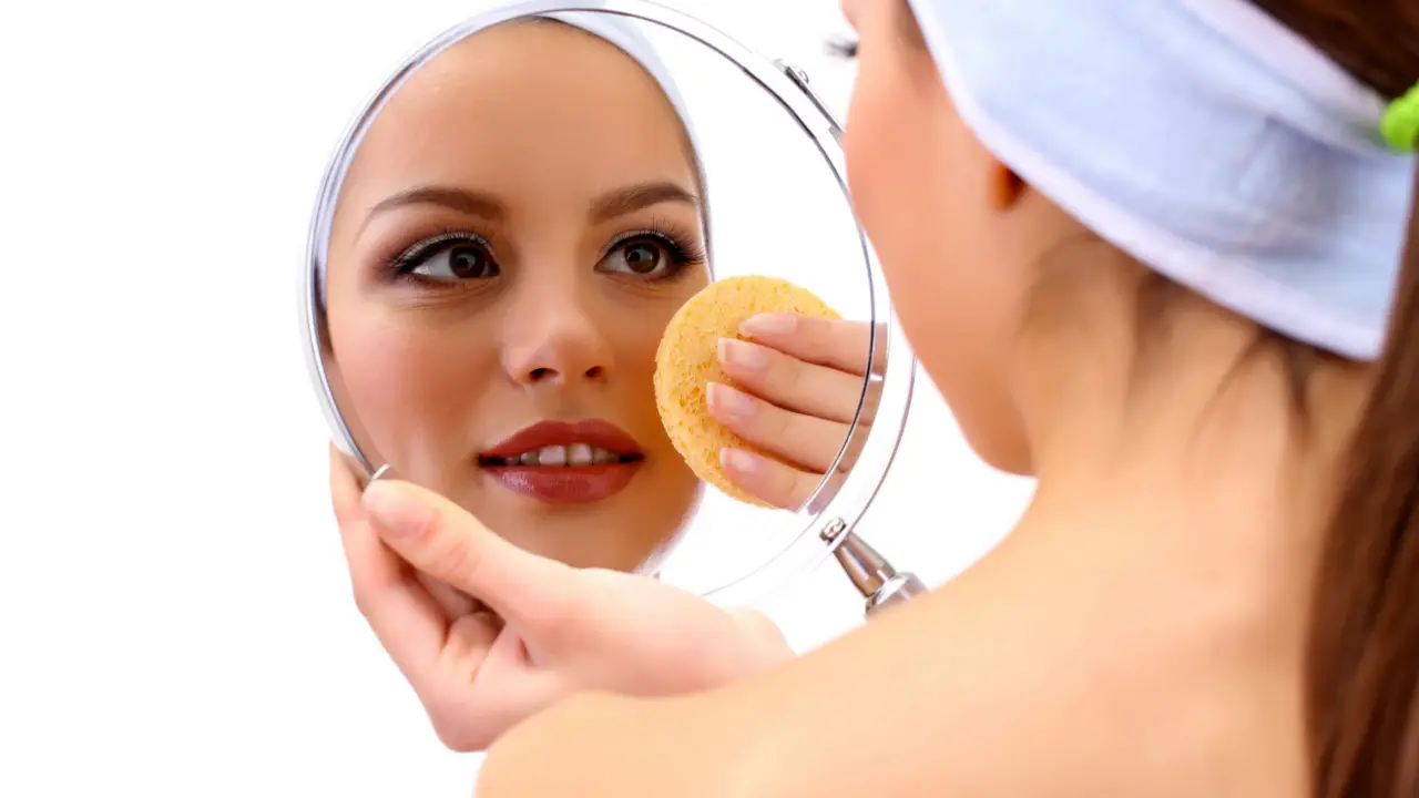 Si tienes acné y lavas tu cara más de dos veces al día estás empeorando el problema